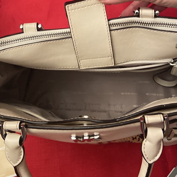 Micheal Kors Reagan Large Satchel, New with tags - Picture 2 of 3